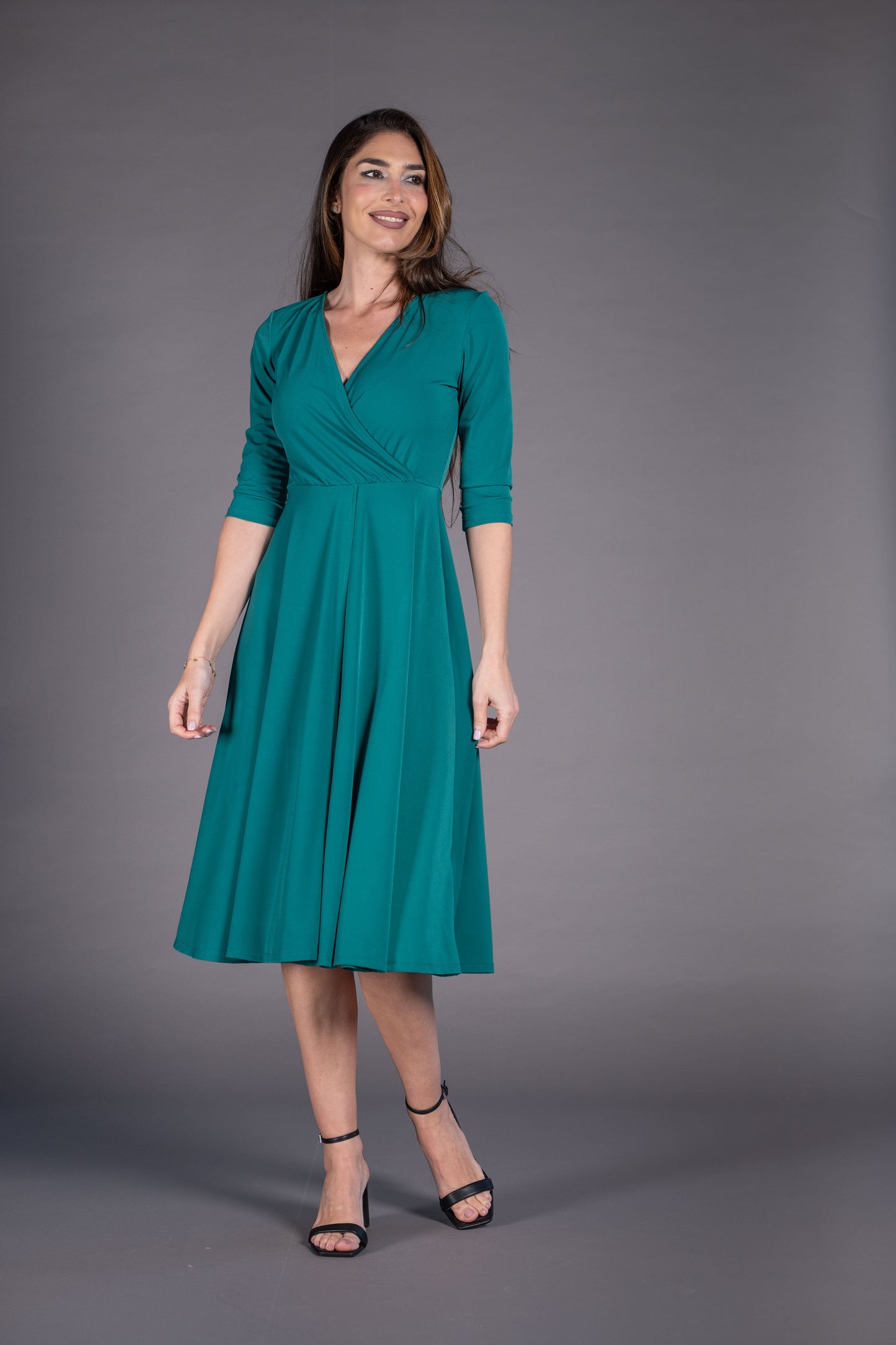 Vestido midi abertura delantera liso verde