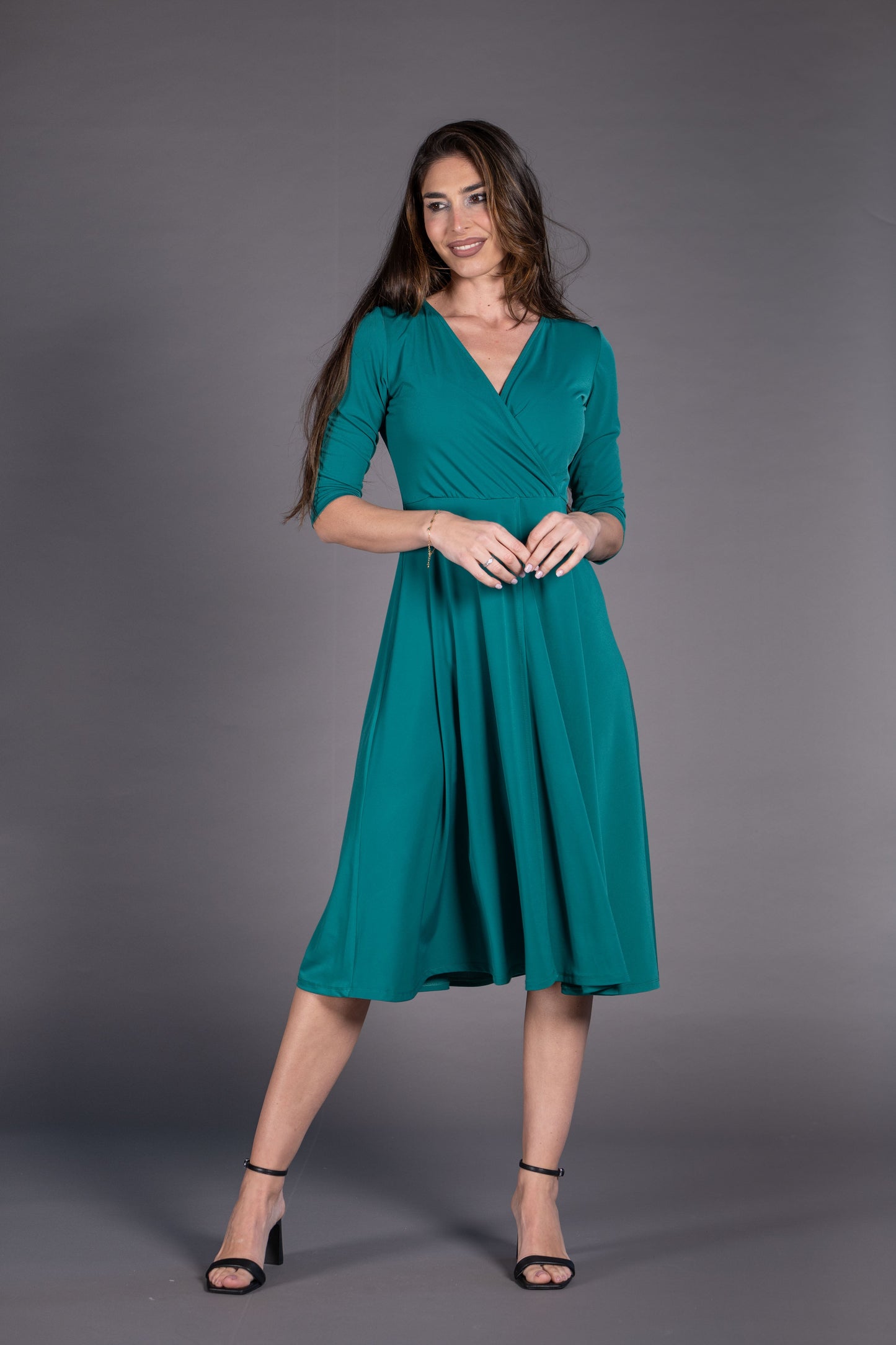 Vestido midi abertura delantera liso verde